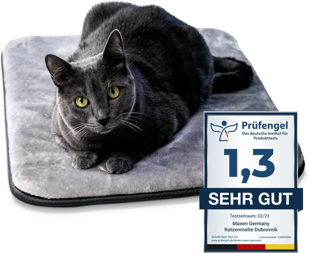 Αυτό το χαλάκι γάτας με memory foam προσφέρει άνεση και στήριξη στο κατοικίδιό σας, με διαστάσεις 67 cm x 42 cm. Ιδανικό για ανάπαυση και χαλάρωση.