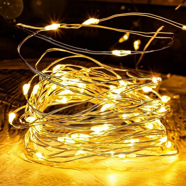 Γιρλάντα LED με θερμό λευκό φως και 8 λειτουργίες φωτισμού. Ιδανική για διακόσμηση, με σύνδεση USB για εύκολη χρήση σε εσωτερικούς και εξωτερικούς χώρους.