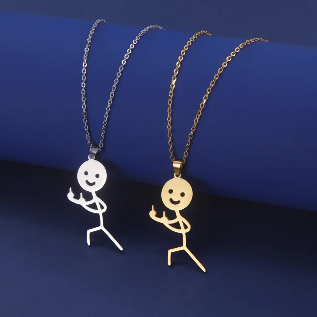 Ανακάλυψε το ατσάλινο κολιέ Stickman με χαμογελαστό πρόσωπο και δάχτυλο – αστείο δώρο για ζευγάρια, φίλους και εφήβους με χιούμορ και στυλ.