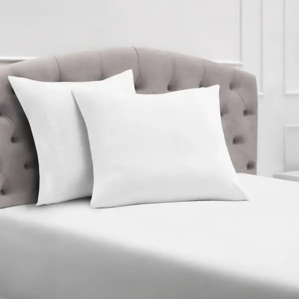 Σετ 2 λευκές μαξιλαροθήκες Mellanni 80×80 cm από απαλή μικροΐνα. Αντιρυτιδικές, υποαλλεργικές και ανθεκτικές, προσφέρουν άνεση και κομψότητα στο υπνοδωμάτιο